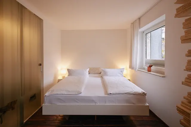 Bettina Gruber - Reading Room — room at 18Arts Hotel, Köln — photo 4 of 6