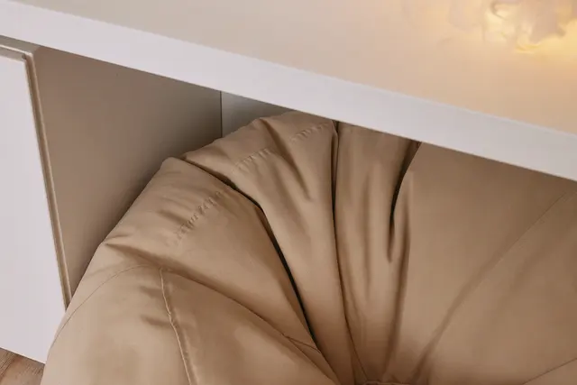 Britta Bergner - Pillow fight — room at 18Arts Hotel, Köln — photo 5 of 6