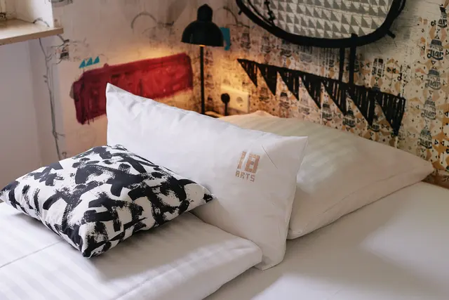 David Lüpschen - Jiar Street Art — room at 18Arts Hotel, Köln — photo 4 of 7