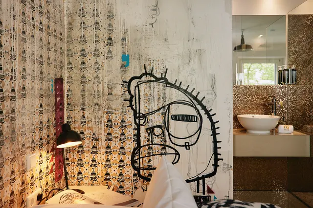 David Lüpschen - Jiar Street Art — room at 18Arts Hotel, Köln — photo 5 of 7