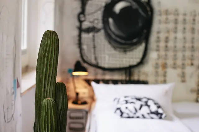 David Lüpschen - Jiar Street Art — room at 18Arts Hotel, Köln — photo 6 of 7