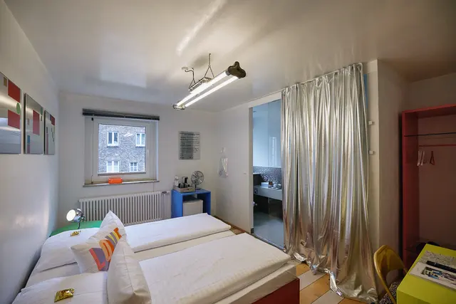 Ira Scott Bartell  - Room Machine — room at 18Arts Hotel, Köln — photo 3 of 5
