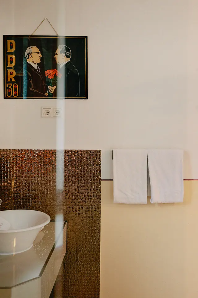 Jan M. Petersen - Wall room — room at 18Arts Hotel, Köln — photo 5 of 6