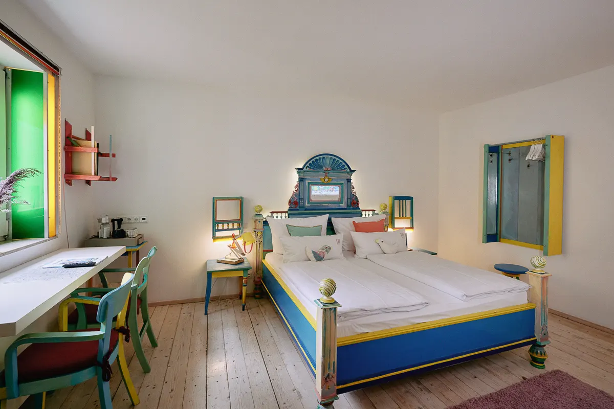 Reiner Bergmann - Fairy tale room – 18Arts Hotel Köln