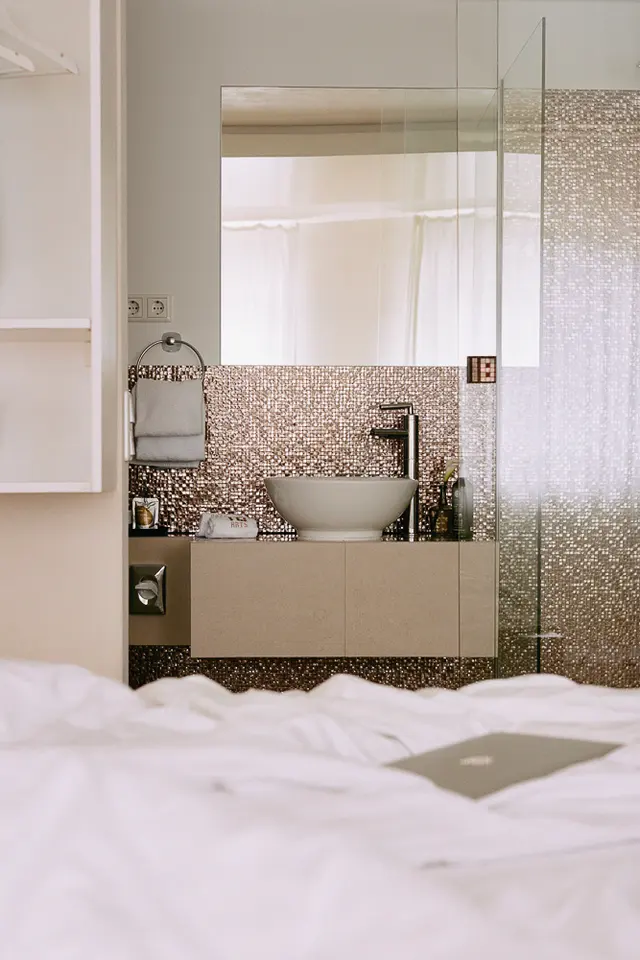 Stefan Schönberg - Crime Scene Room — room at 18Arts Hotel, Köln — photo 3 of 5