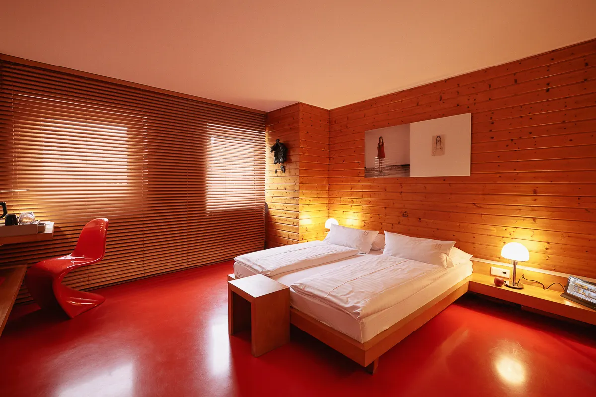 Ulrike Siecaup - Home Country Room – 18Arts Hotel Köln