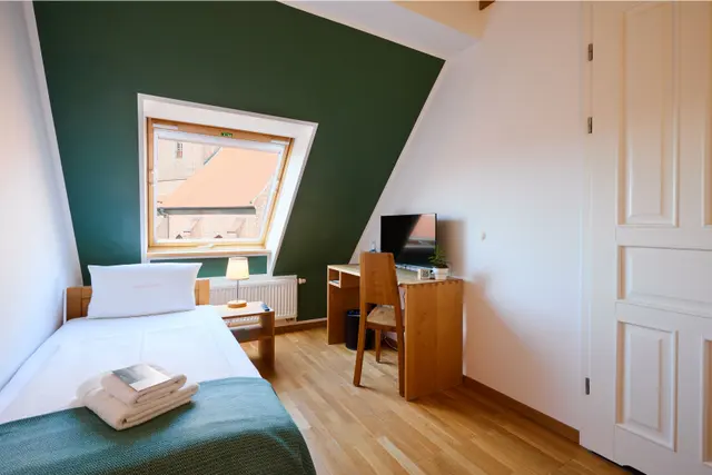 eco single room | top floor – ahead burghotel