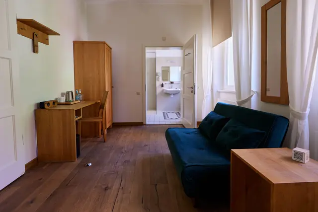 family and friends | sofa bed in separate room — room at ahead burghotel, Lenzen/Elbe — photo 3 of 4