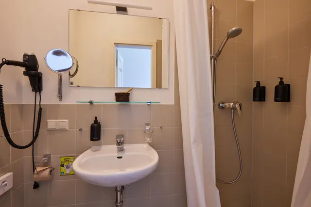 single room — room at ahead burghotel, Lenzen/Elbe — photo 3 of 3