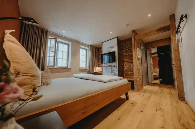 Doppelzimmer mit Überlängebett — Biohotel WildLand, Wietze (4/4)