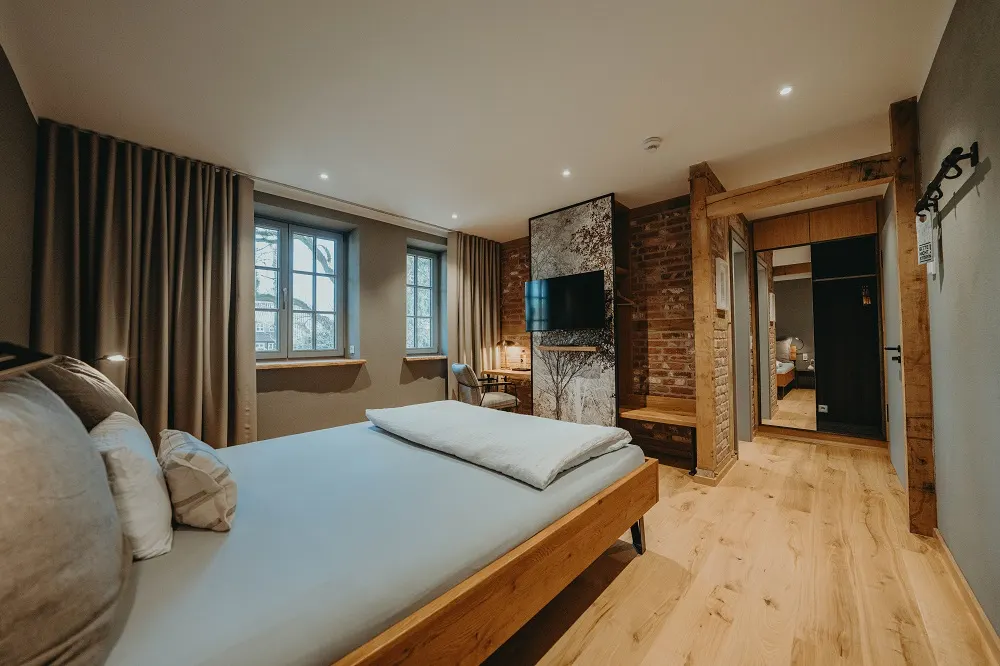 Double room with oversize bed ground floor – Biohotel WildLand