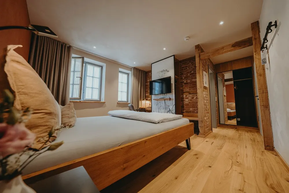 Double room with oversize bed groundfloor – Biohotel WildLand Wietze