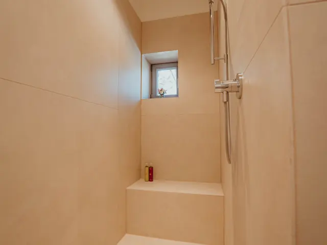 Family Room with bathtub 1. Floor  — Biohotel WildLand, Wietze (7/9)