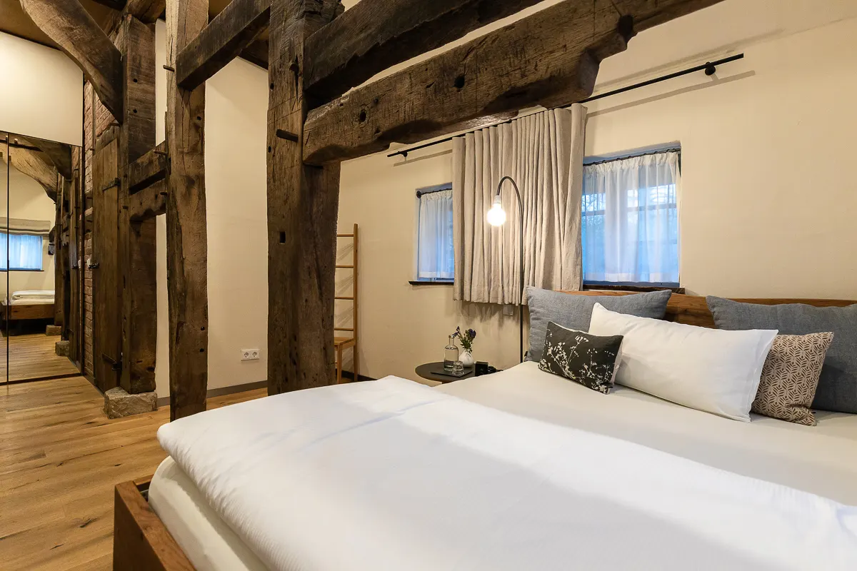 Historic double room with bed in niche – Biohotel WildLand Wietze