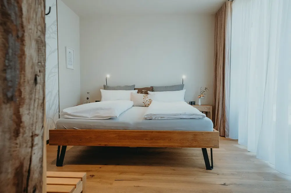 Historisches Doppelzimmer mit Terrasse – Biohotel WildLand