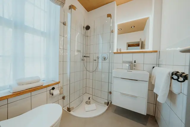 Historisches Doppelzimmer mit Terrasse — Biohotel WildLand, Wietze (3/4)