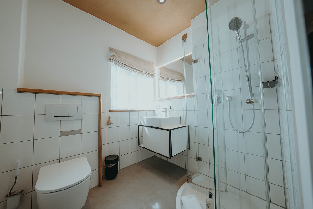 Historic double with tall windows — room at Biohotel WildLand, Wietze — photo 3 of 4