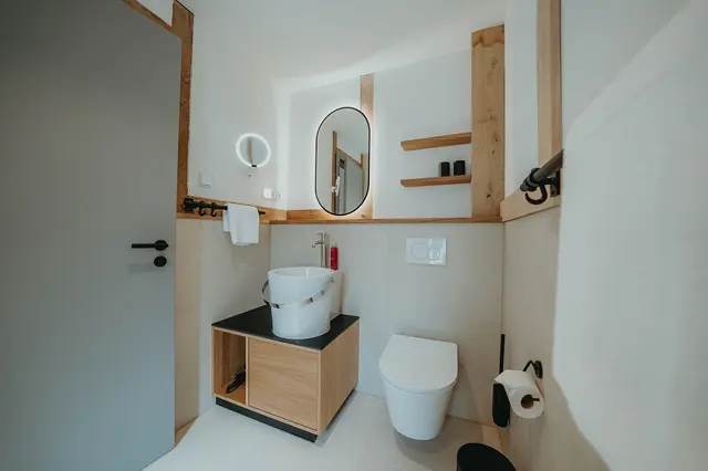 Queensitze double room with terrace towards the garden — Biohotel WildLand, Wietze (3/4)