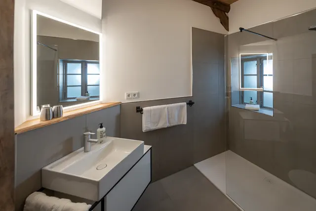 Thick Oak | Own Entrance, 4 Rooms — Biohotel WildLand, Wietze (7/8)