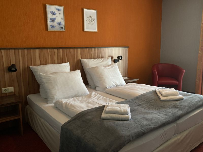 Classic | großes Doppelbett – City Hotel Meckenheim