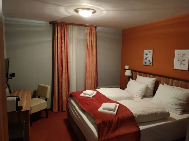 Classic | Doppelbett mit Naturblick – City Hotel Meckenheim