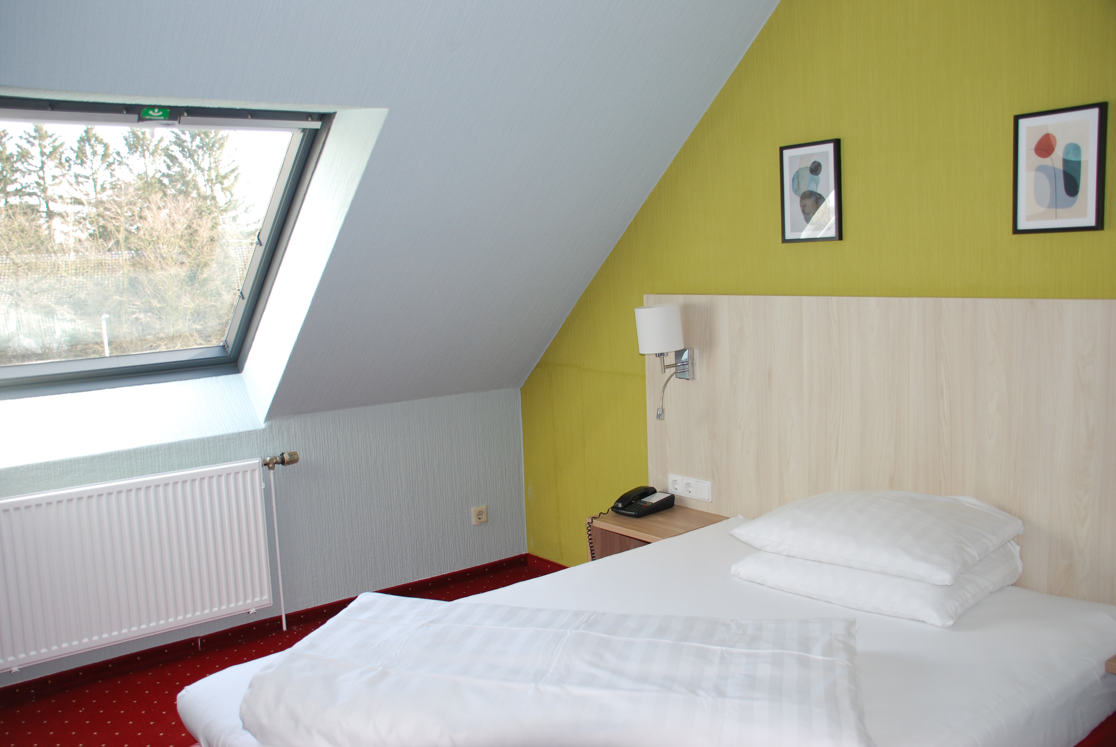 Classic | French Bed with Shower — room at City Hotel Meckenheim, Meckenheim — photo 2 of 3