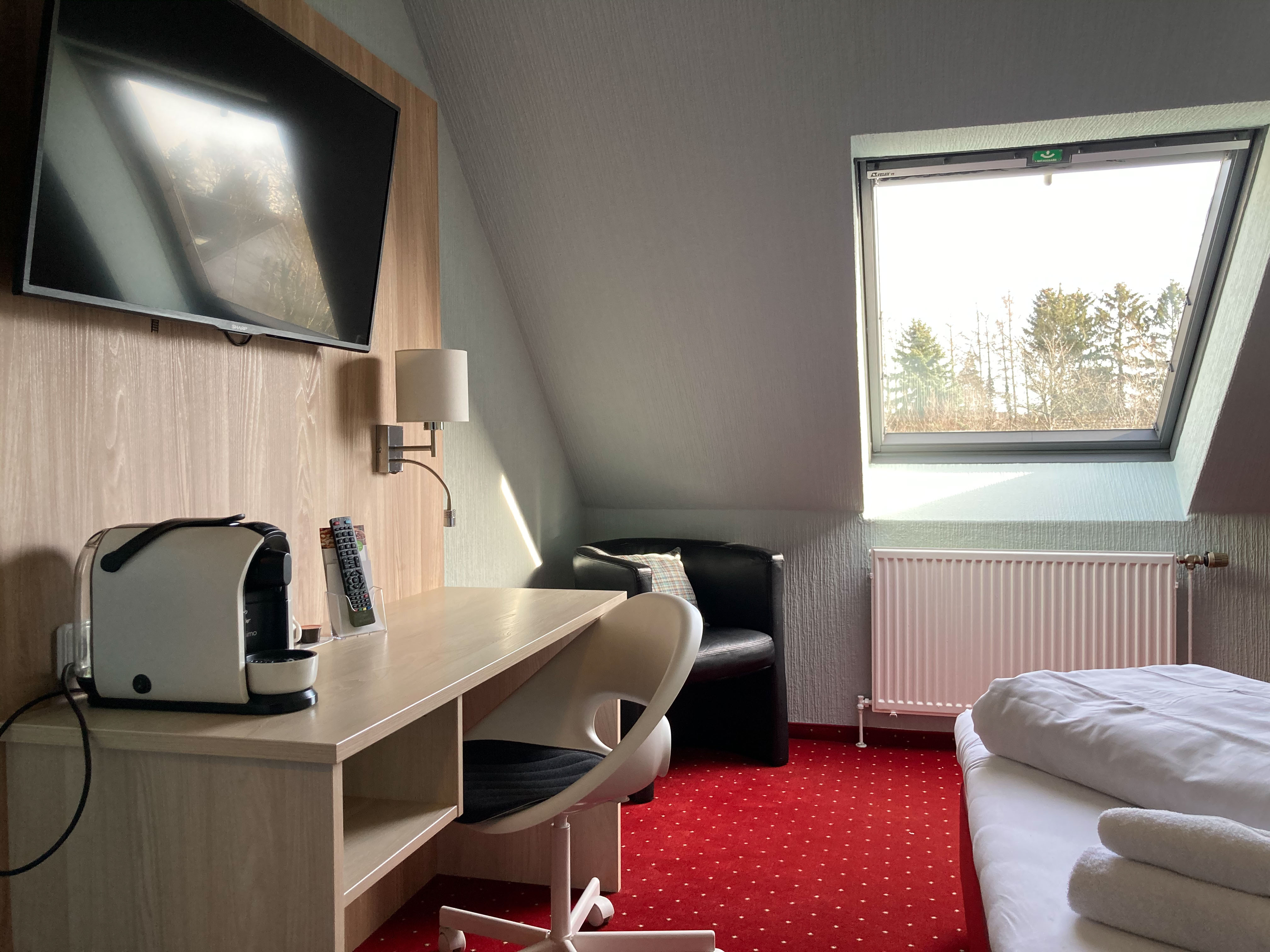 Classic | French Bed with Shower — room at City Hotel Meckenheim, Meckenheim — photo 3 of 3