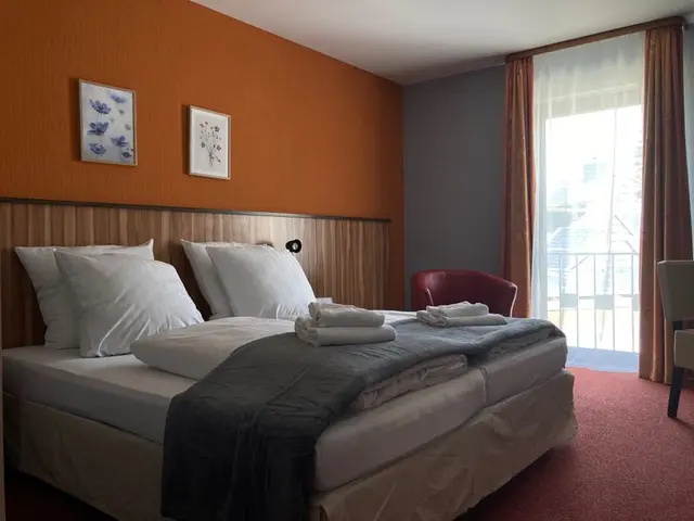 Classic | Guest House and Backside Facing – City Hotel Meckenheim