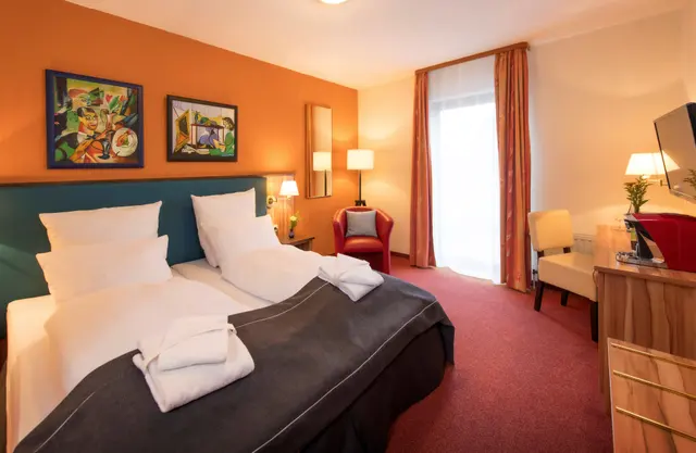 Classic | Guest House with Double Bed and Backside View – City Hotel Meckenheim