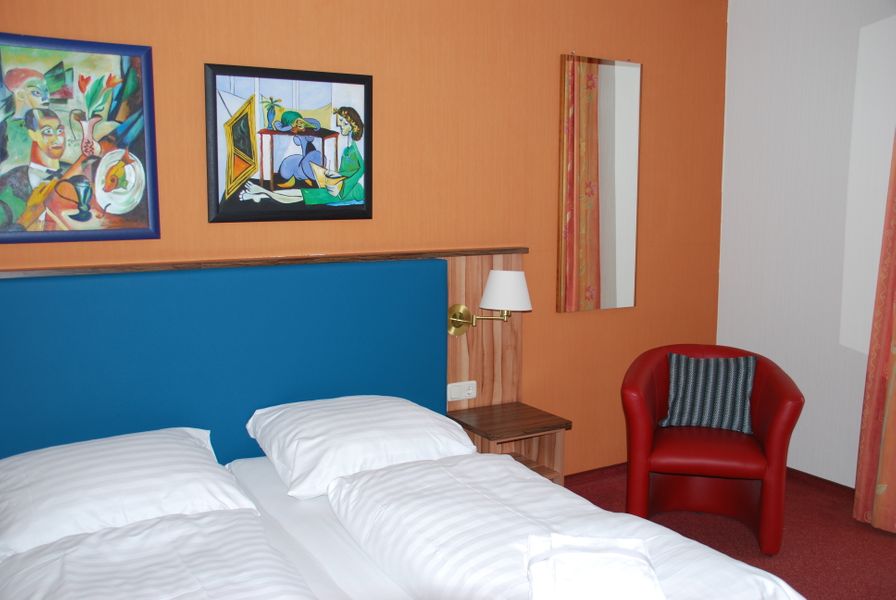 Classic | Guest House with King Bed  – City Hotel Meckenheim