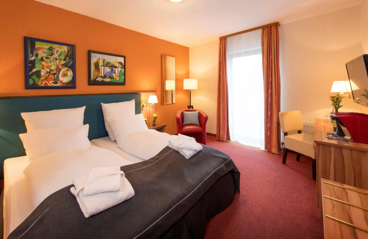 Classic | Oversized Double with Front View – City Hotel Meckenheim Meckenheim