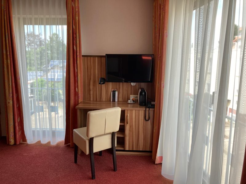 Classic | Separates Wohnzimmer – City Hotel Meckenheim