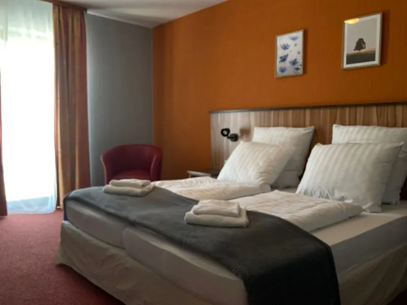 Classic | Großzügig zur Hausrückseite – City Hotel Meckenheim