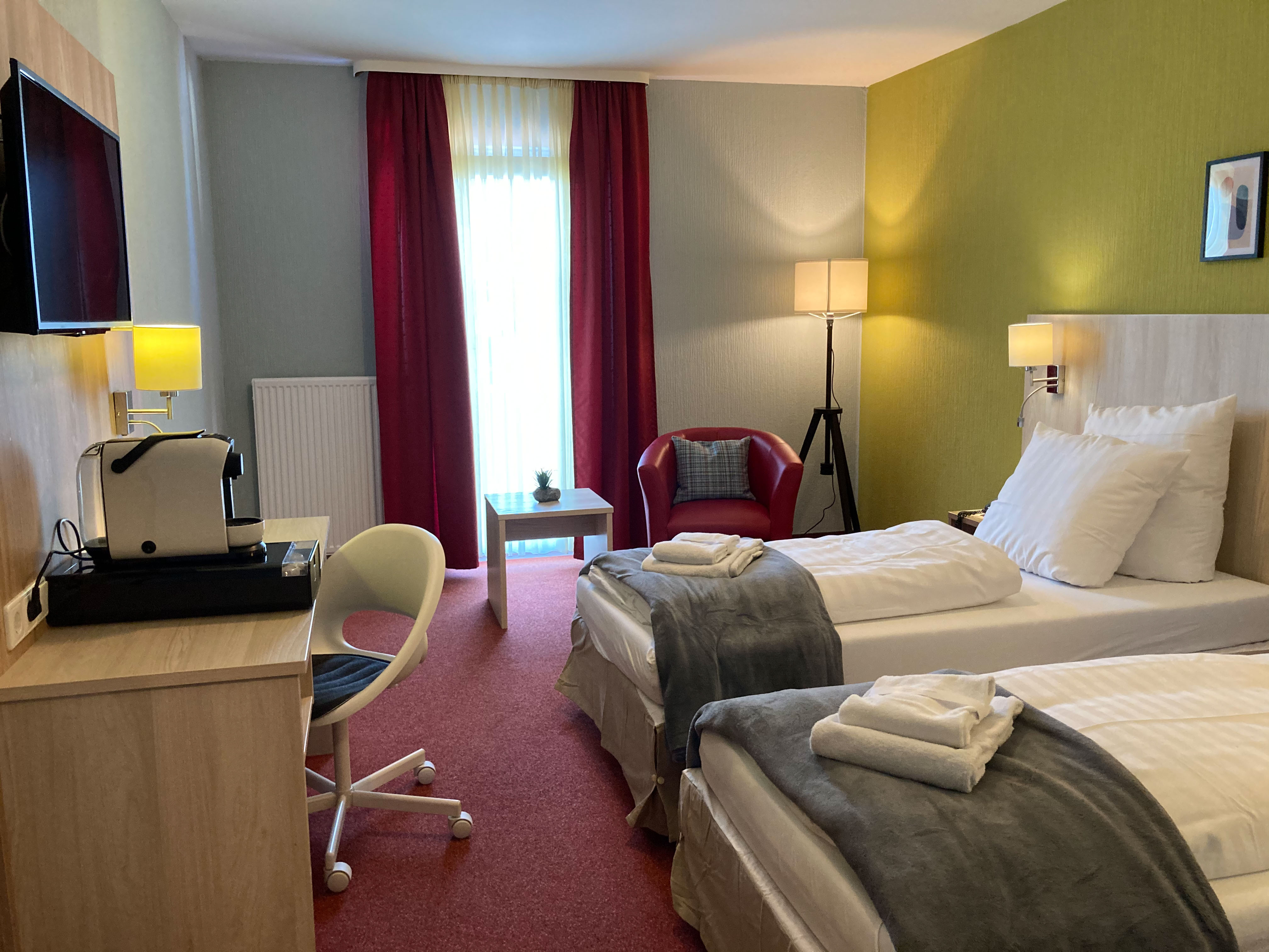 Classic | Twin Beds and Backside Facing – City Hotel Meckenheim