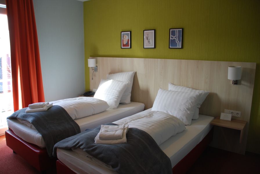 Classic | Twin beds and Backside Facing – City Hotel Meckenheim