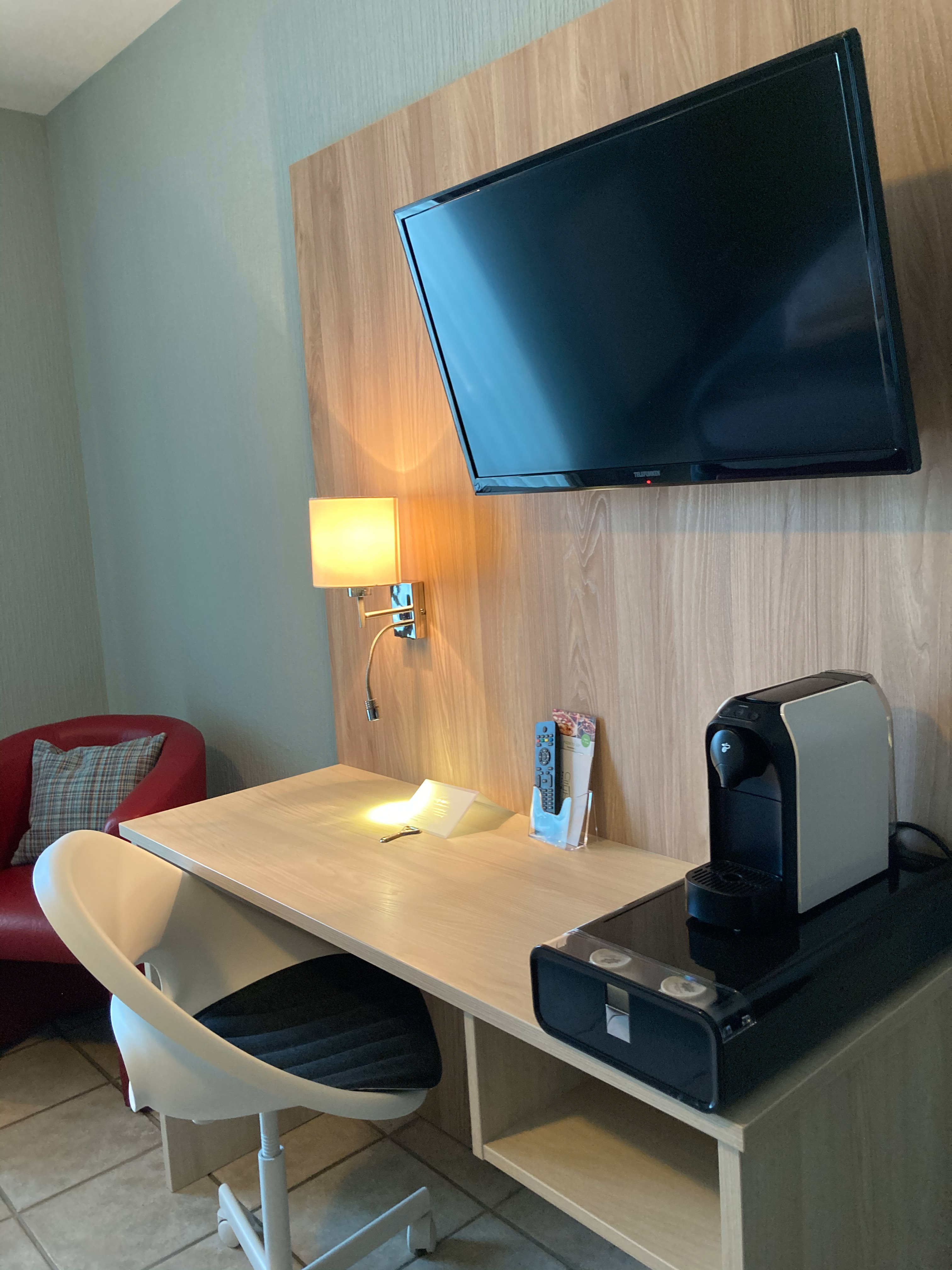 Classic | Twin beds and Ground Floor — room at City Hotel Meckenheim, Meckenheim — photo 3 of 3