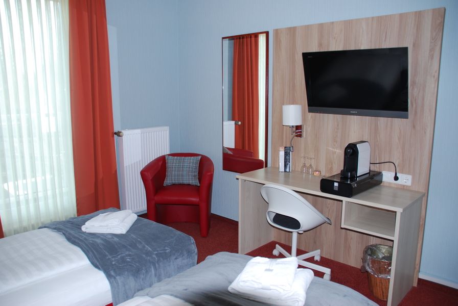 Classic | Twin Beds in Main Building — room at City Hotel Meckenheim, Meckenheim — photo 2 of 3