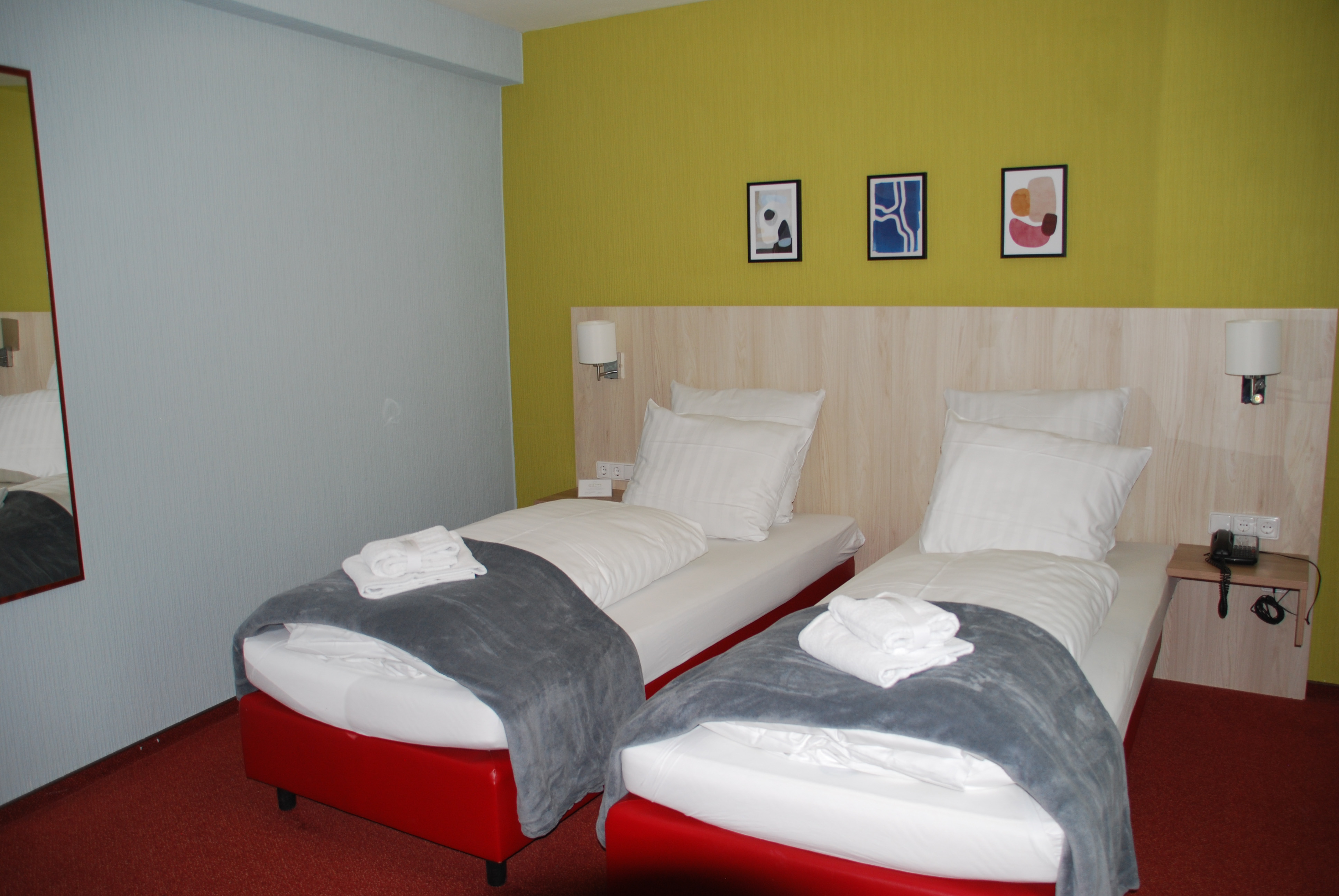 Classic | Twins with Bathtub – City Hotel Meckenheim