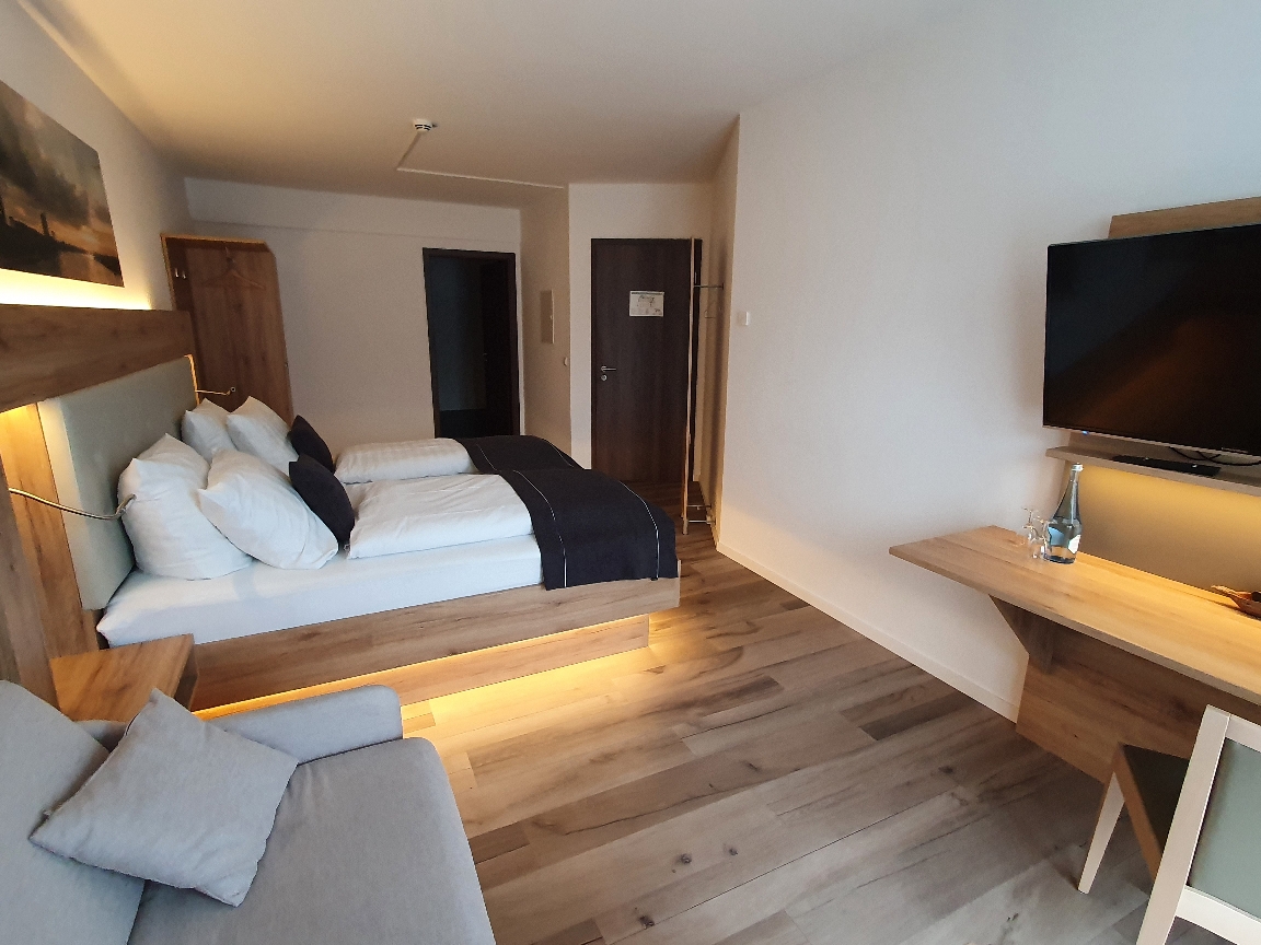 Deluxe |  Extra quiet and Balcony – City Hotel Meckenheim