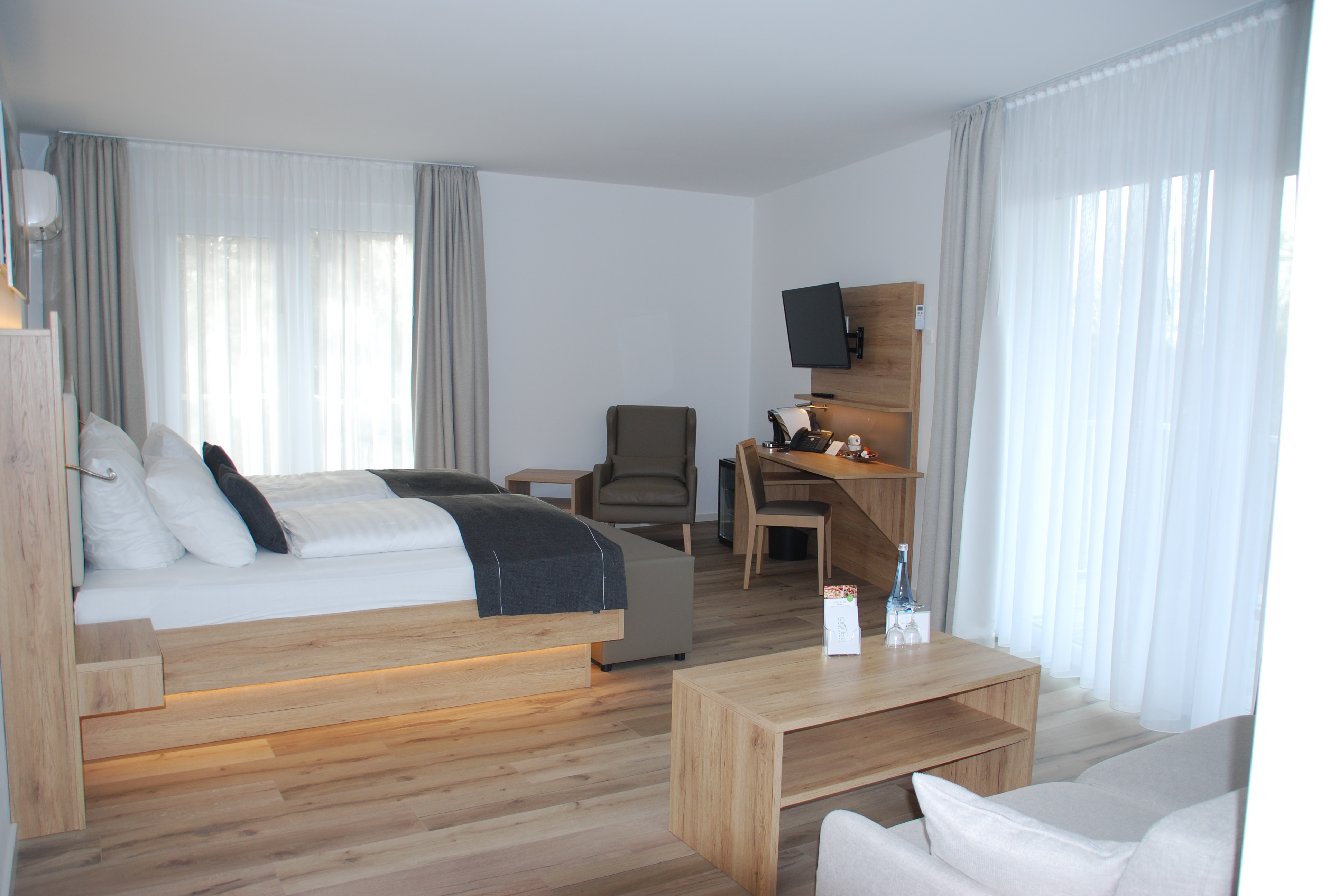 Deluxe | Extra Spacious and Quiet – City Hotel Meckenheim