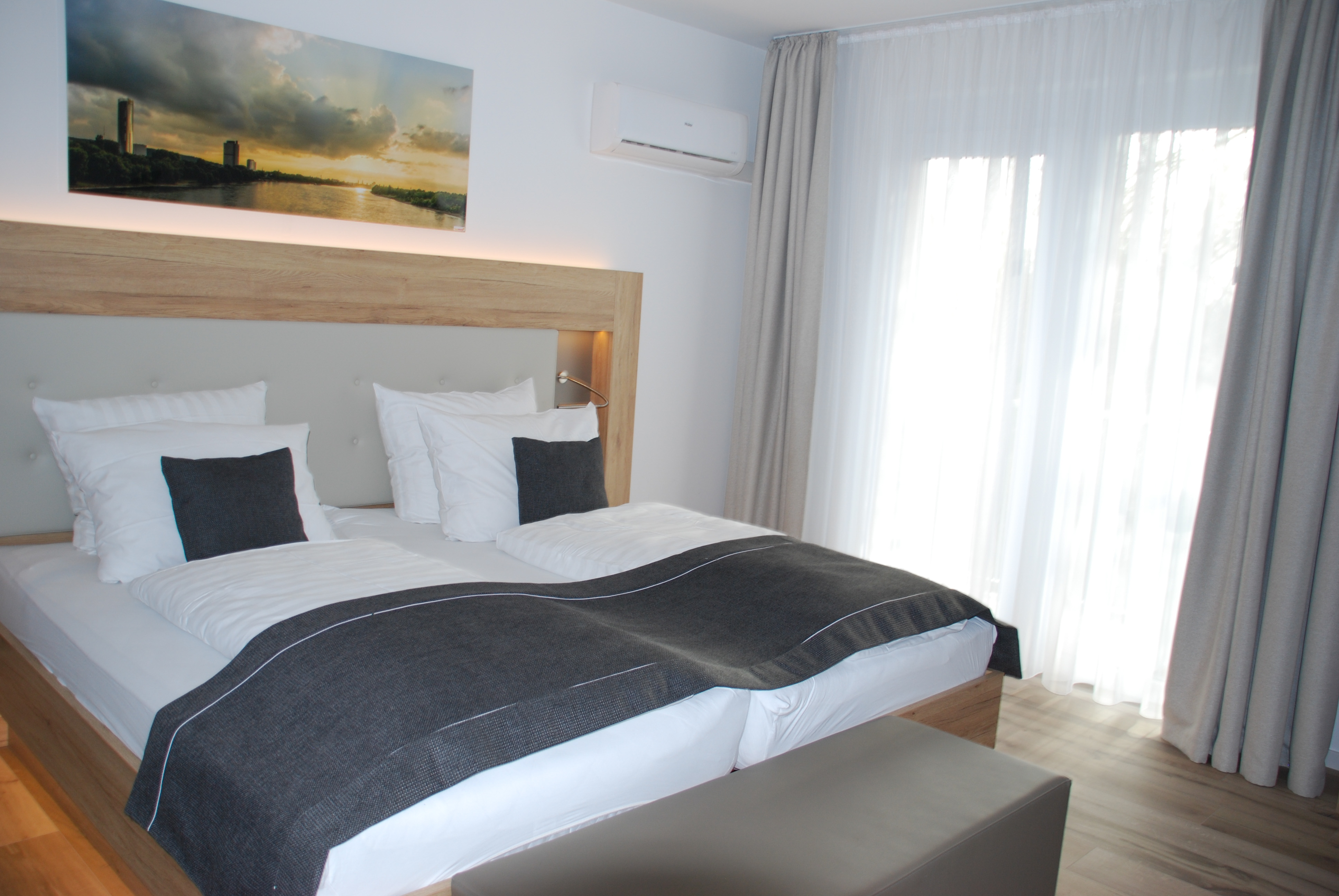 Deluxe | Extra Spacious and Quiet — room at City Hotel Meckenheim, Meckenheim — photo 2 of 6