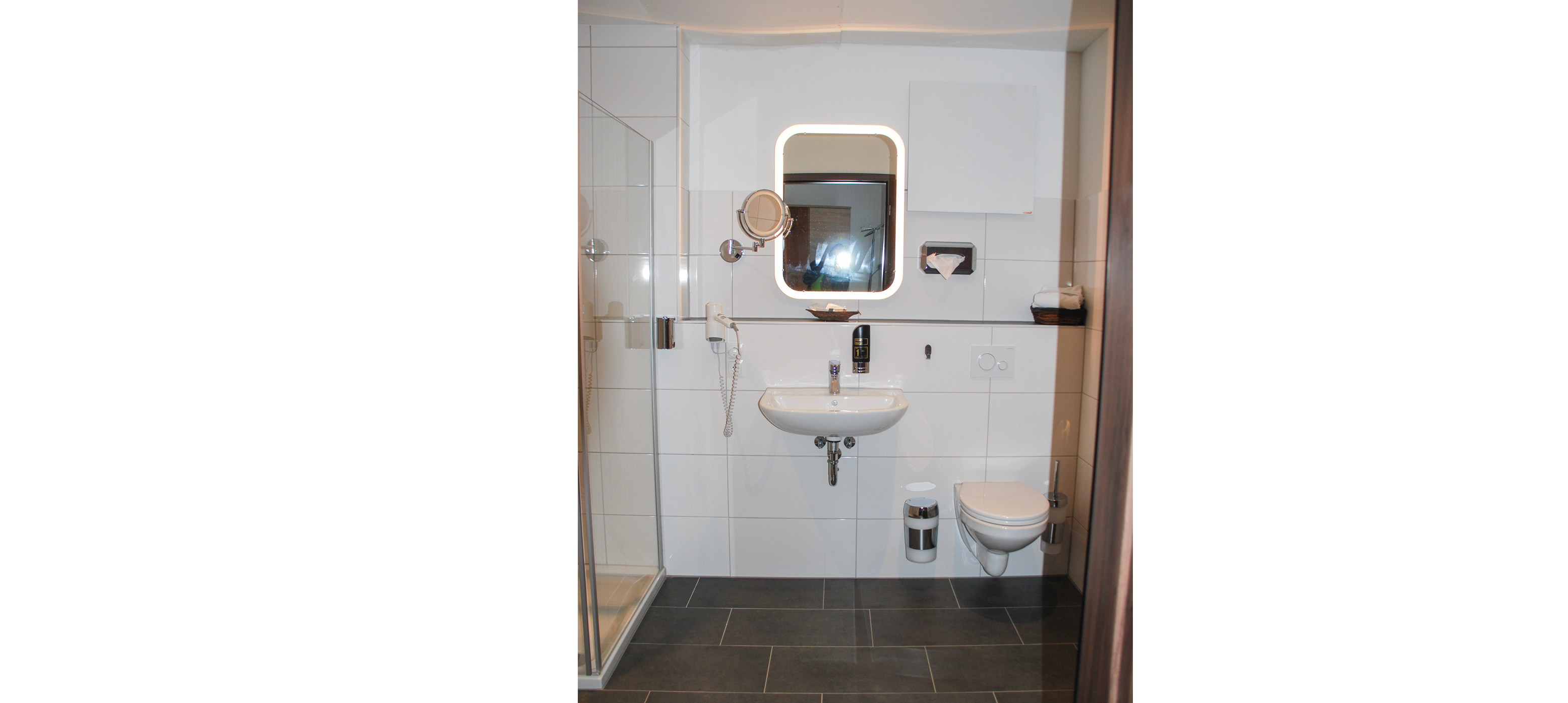 Deluxe | Guest House and Nature View — room at City Hotel Meckenheim, Meckenheim — photo 4 of 4