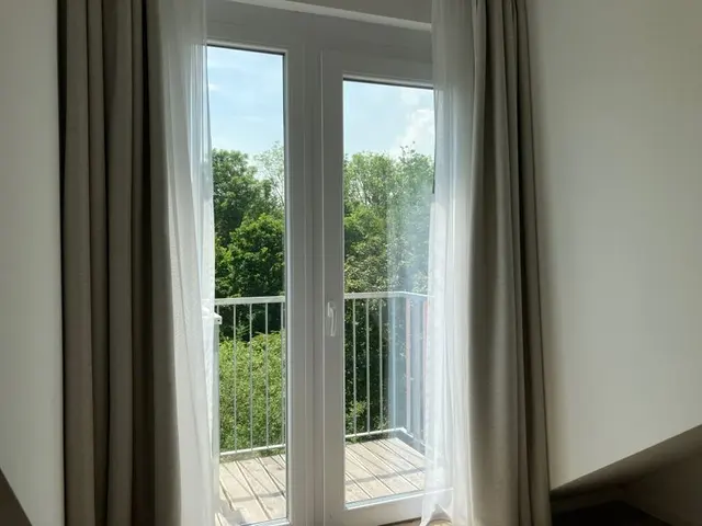 Deluxe | King Bed mit Balkon und Extra Ruhig — City Hotel Meckenheim, Meckenheim (4/7)