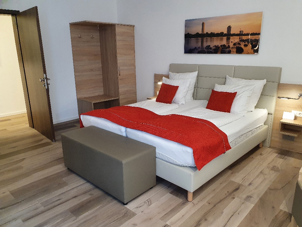  Superior | Spacious and Extra Quiet – City Hotel Meckenheim