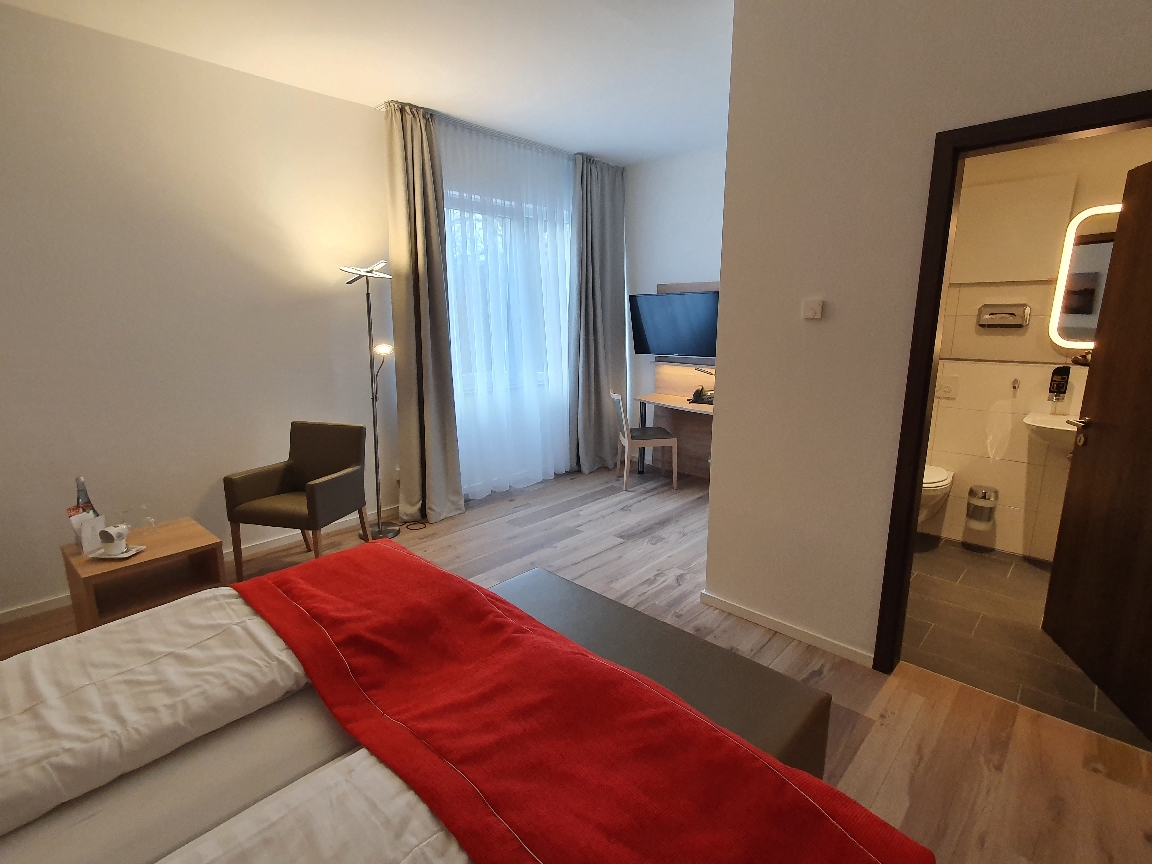  Superior | Spacious and Extra Quiet — room at City Hotel Meckenheim, Meckenheim — photo 2 of 4