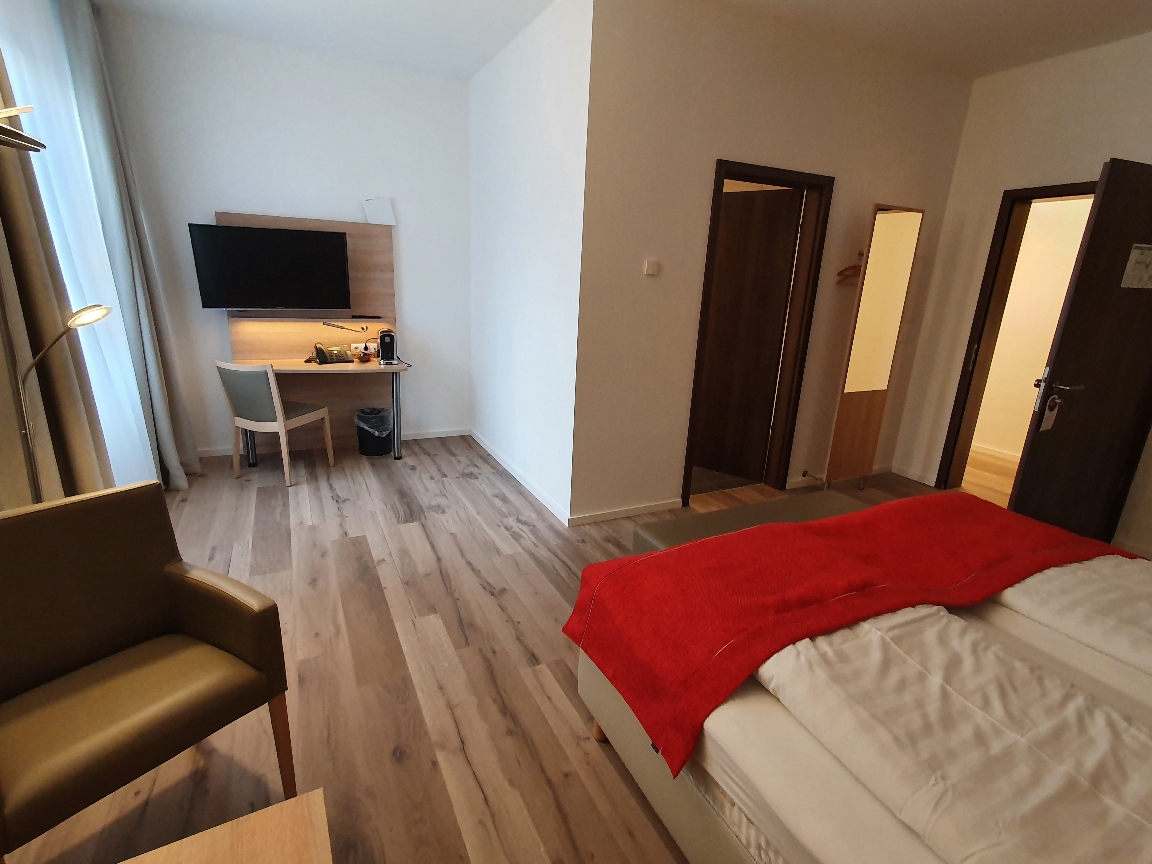  Superior | Spacious and Extra Quiet — room at City Hotel Meckenheim, Meckenheim — photo 4 of 4