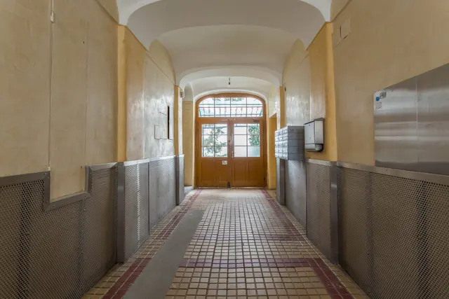 1 Bedroom | Naschmarkt | City view — accommodation at Cityswap Austria GmbH, Vienna — photo 15 of 16