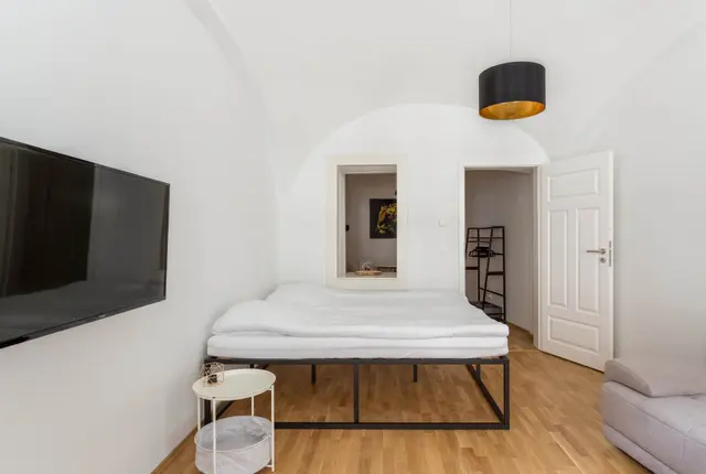 1 Bedroom | Naschmarkt | City view — accommodation at Cityswap Austria GmbH, Vienna — photo 2 of 16