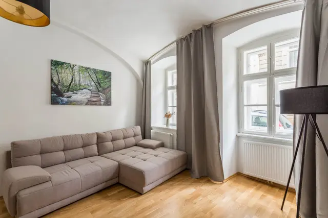 1 Bedroom | Naschmarkt | City view — accommodation at Cityswap Austria GmbH, Vienna — photo 3 of 16