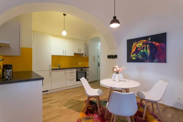 1 Bedroom | Naschmarkt | City view — accommodation at Cityswap Austria GmbH, Vienna — photo 5 of 16